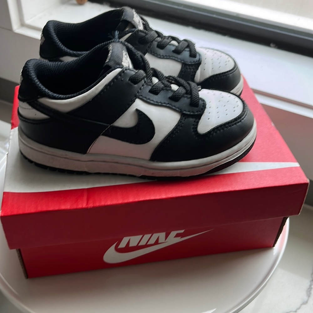 Toddler size 9c Nike dunk low “panda”